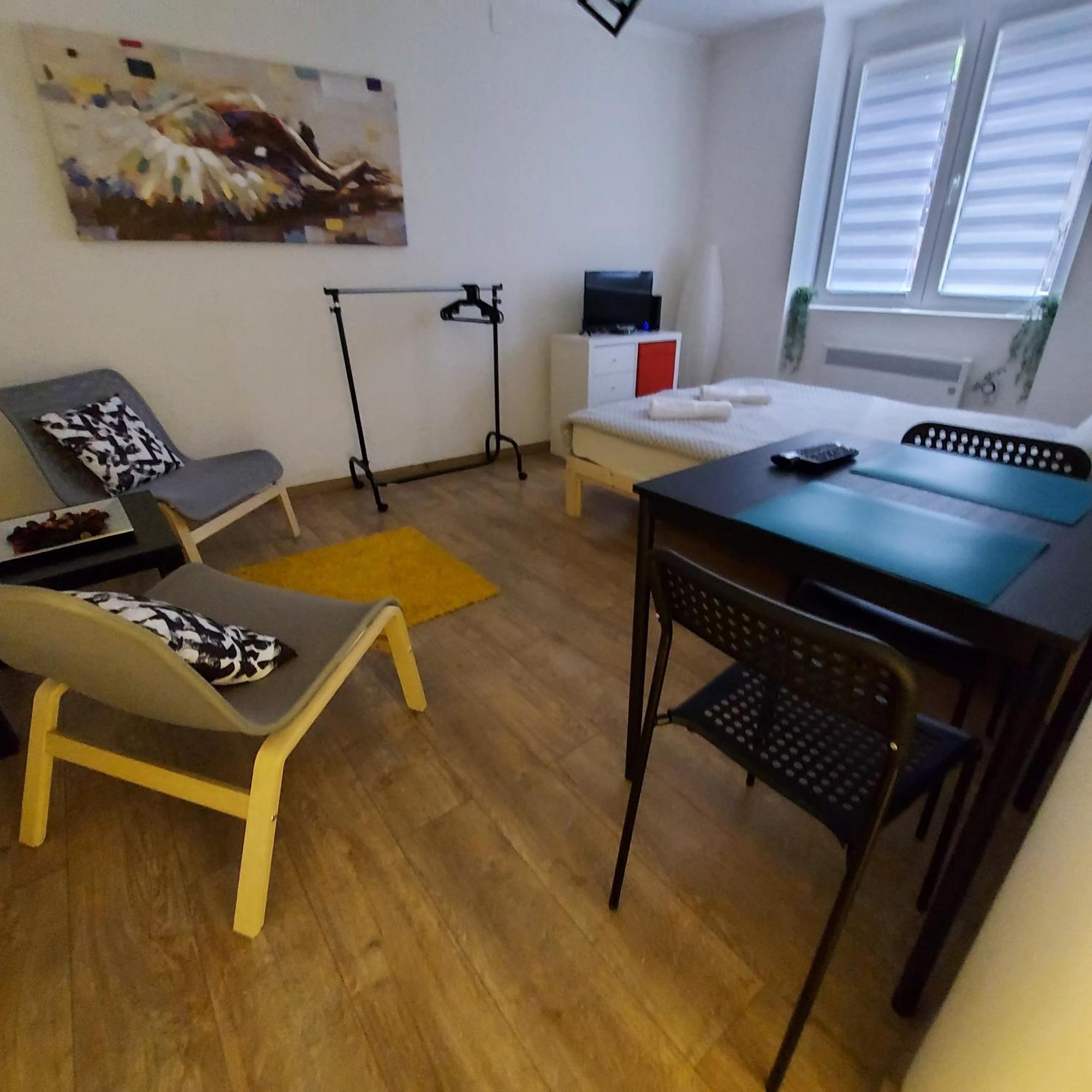 Lotta Apartment Belgrad Zimmer foto